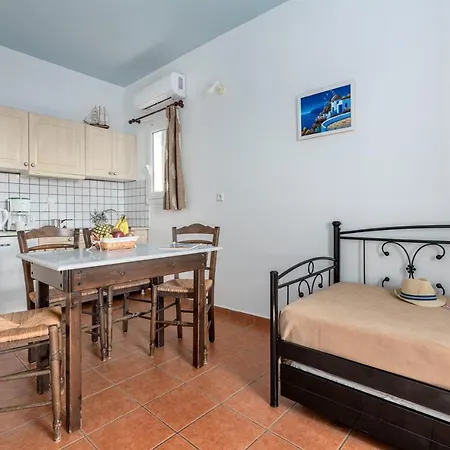 Reggina's Finikas (Syros)